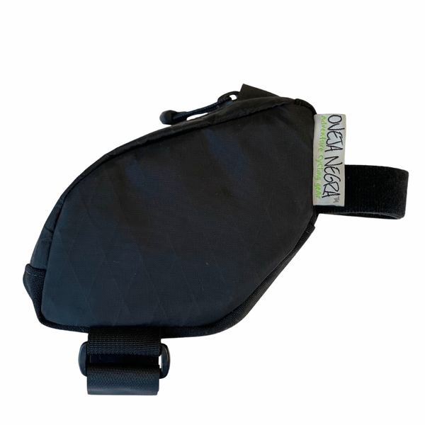 This small angle top tube bike bag is designed to fit frames with molded or braced top tube/seat tube junctions.